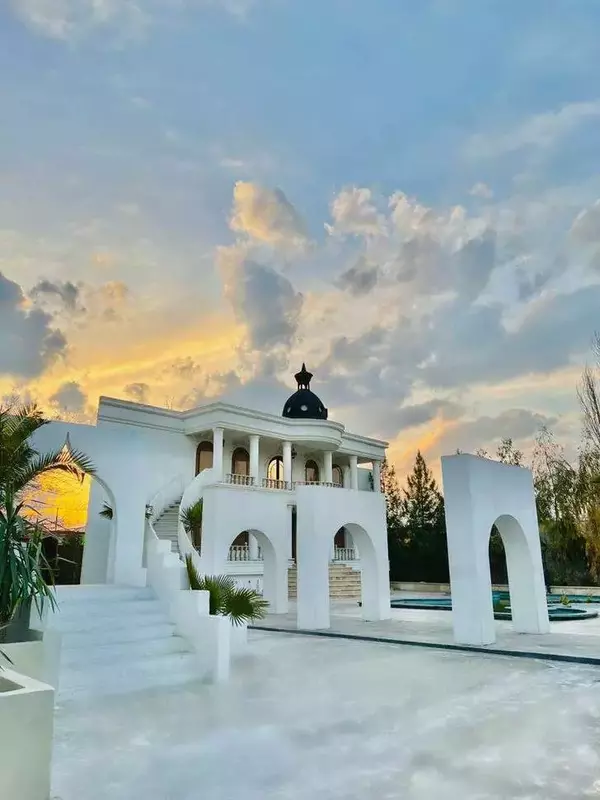 باغ عمارت قصر سفید