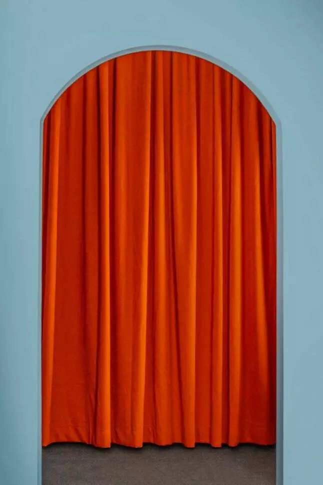 عکس استودیو عکاسی و تولید محتوا توران