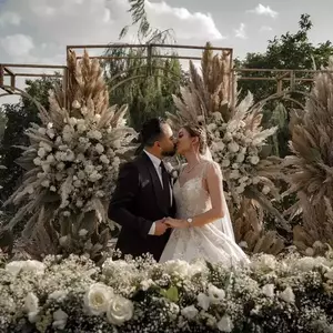  عکاسی عروسی در فضای باز و با دکور