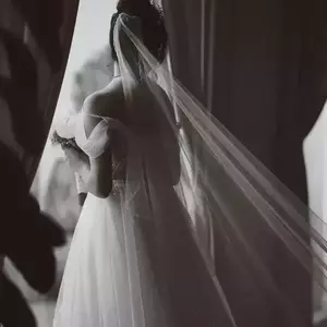 عکس عروس با تور سیاه و سفید