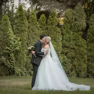 عکس عروس و داماد در فضای باز و جنگل