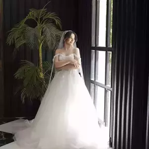 عکس عروس در عمارت