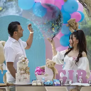 عکس دو زوج جشن تعیین جنسیت