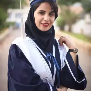 عکاسی فارغ التحصیلی با لباس در دانشگاه