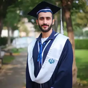 عکاسی فارغ التحصیلی با لباس در دانشگاه