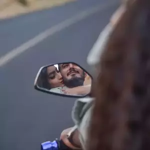 عکاسی دو نفره در جاده