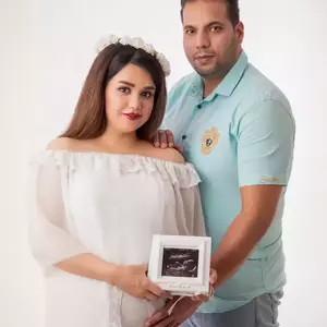 عکاسی بارداری با لباس در آتلیه
