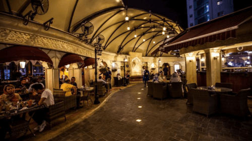 کافه رستوران ویکولو معماری منحصربه‌فردی داشته و مناسب برگزاری تولد است. 