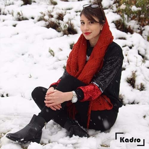 ژست عکس برفی عاشقانه