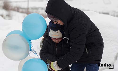 ژست عکس برفی عاشقانه