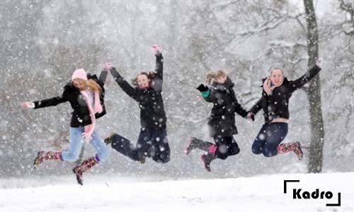 ژست عکس برفی عاشقانه