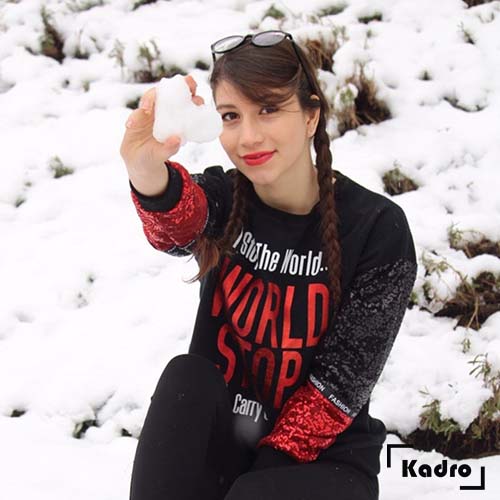 ژست عکس برفی عاشقانه