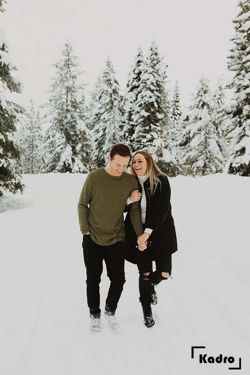 ژست عکس برفی عاشقانه