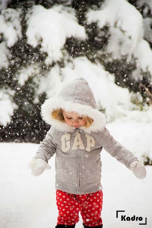 ژست عکس برفی عاشقانه